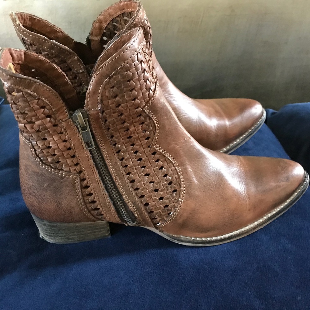 Seychelles ‘Flip a Coin’ Bootie. (Worn 1x) size 8